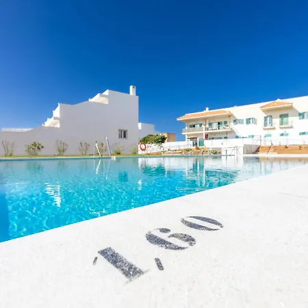Large Garden With Countryside Views, Pool & Wifi *