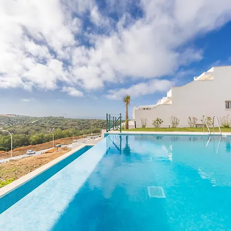Large Garden With Countryside Views, Pool & Wifi