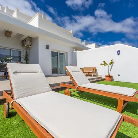 Apartment Large Garden With Countryside Views, Pool & Wifi