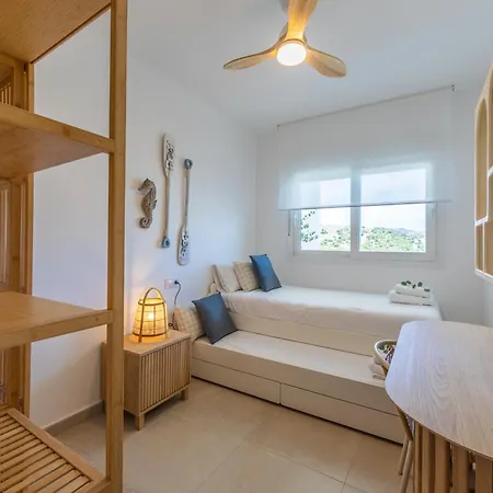 Apartment Large Garden With Countryside Views, Pool & Wifi