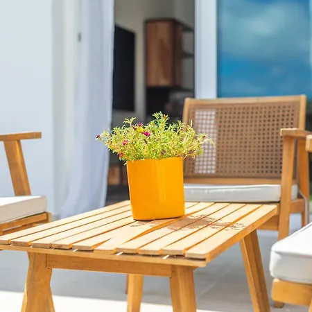 Apartment Large Garden With Countryside Views, Pool & Wifi *