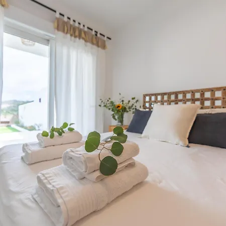 Large Garden With Countryside Views, Pool & Wifi Apartment *